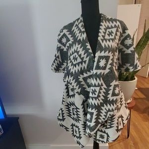 Aztec sleeveless Paumcho